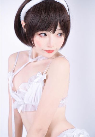 校花喂我乳我脱她胸罩免费视频