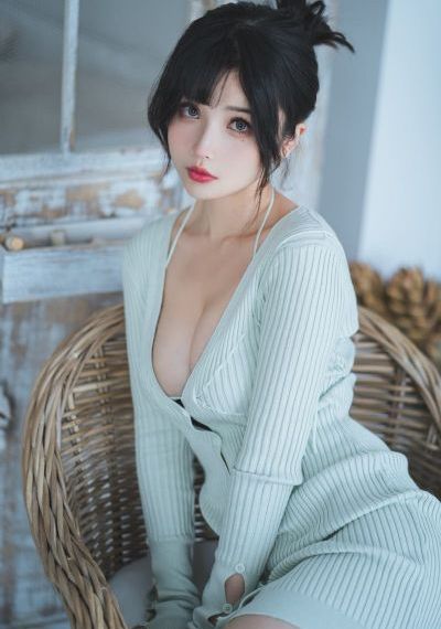 一对浑圆的胸乳被揉捏小说