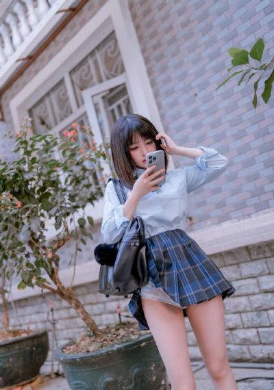 她在丈夫面前
