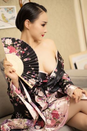 挽起裙子迈开腿让我c