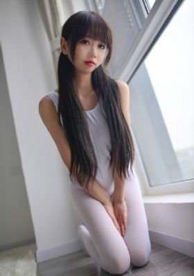 熊先生在树林里冬眠