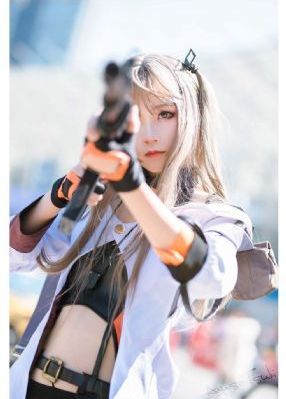 一只梨花压海棠