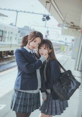 被套上自动挤奶器